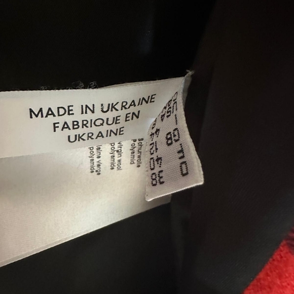 Beautiful red and black blazer in very good condition. - Picture 6 of 7